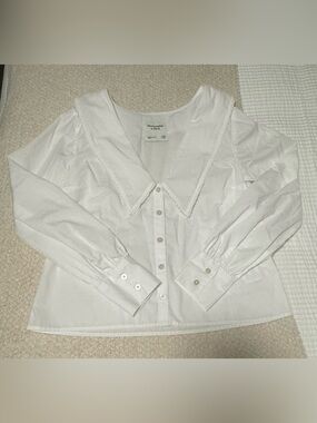 Abercrombie & Fitch | White Scalloped Collar Button-Up Blouse